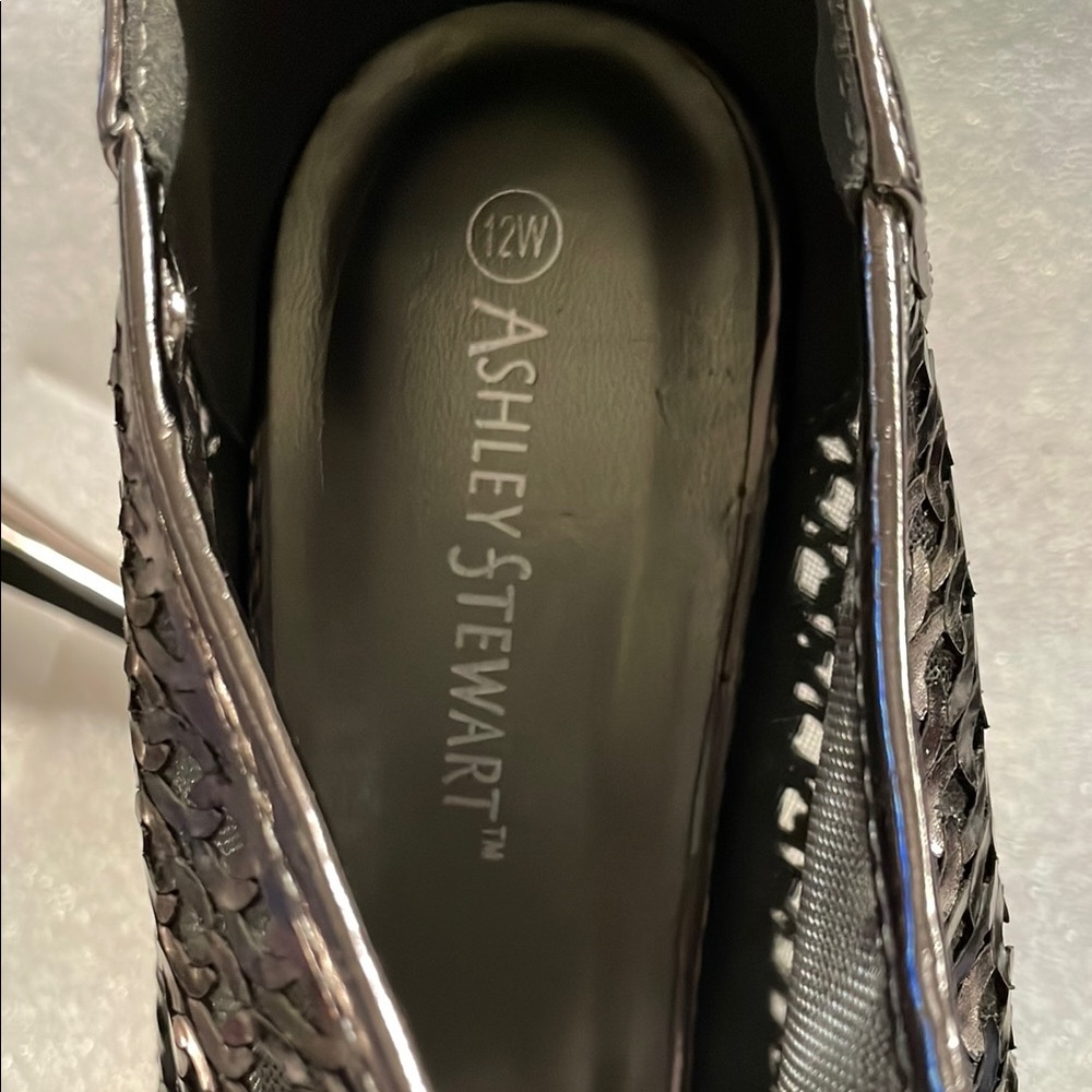 NWOT. Ashley Stewart Silver Gray Heels with Glittery Accents - Picture 7 of 9